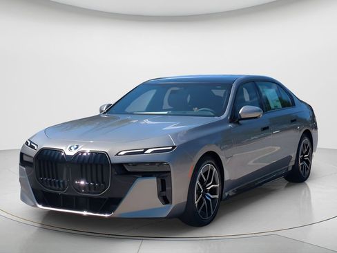 New 2026 BMW 750e xDrive image 1
