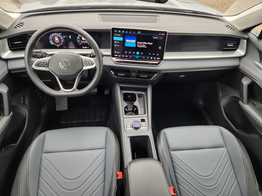 Used 2025 Volkswagen Tiguan SE AWD/4WD image 23