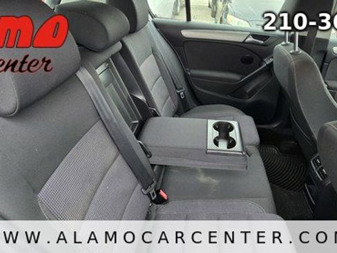 Used 2013 Volkswagen Golf 4-Door FWD image 20