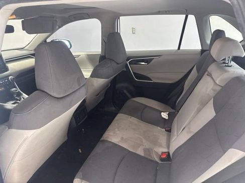 Used 2019 Toyota RAV4 XLE w/ Convenience Package FWD image 17