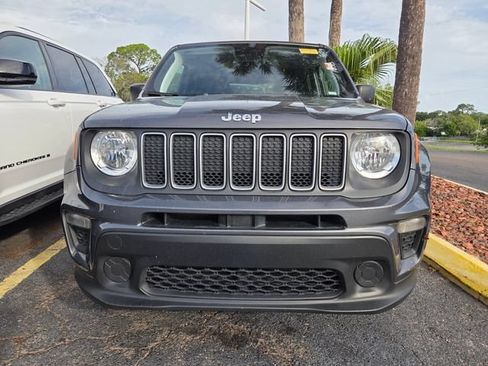 Used 2023 Jeep Renegade Latitude AWD/4WD image 2