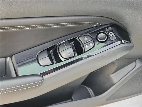 Used 2021 Nissan Altima 2.5 SL FWD image 11