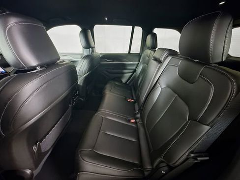 New 2025 Jeep Grand Cherokee Limited image 24
