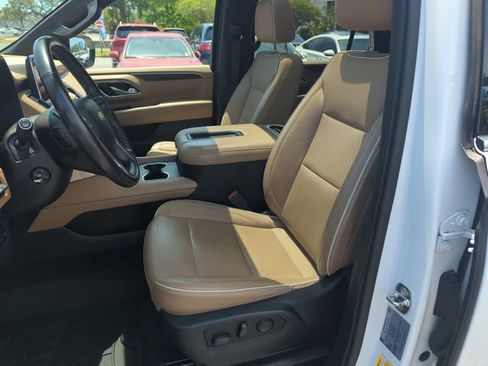 Used 2021 Chevrolet Suburban Premier w/ Premium Package RWD image 11