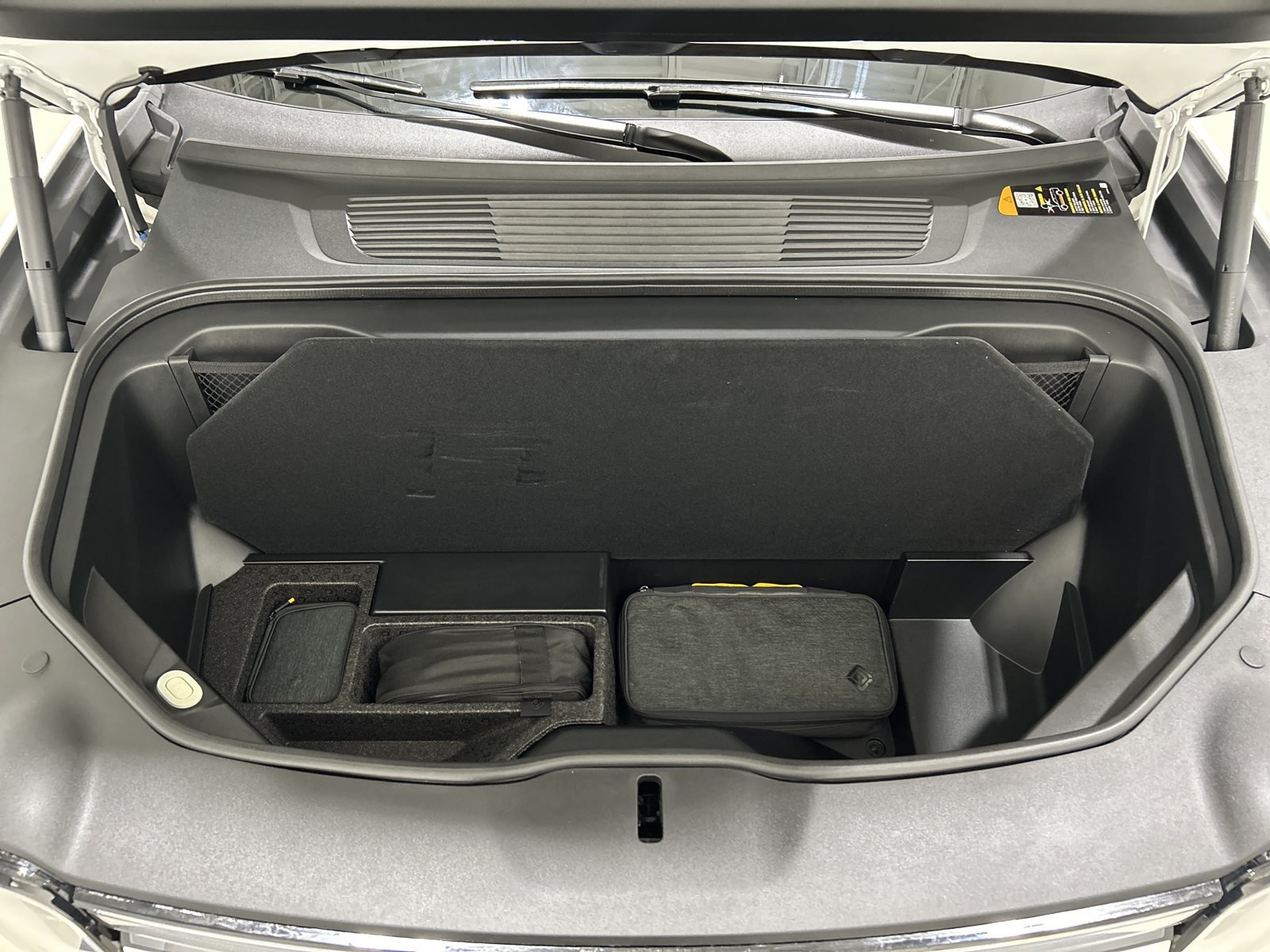 Used 2025 Rivian R1S Adventure Dual AWD/4WD image 14
