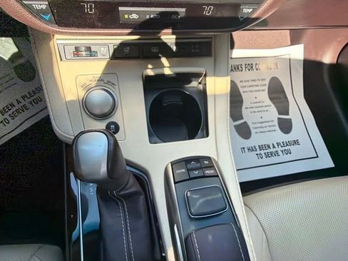 Used 2018 Lexus ES 350 w/ Luxury Package w/Wood Trim FWD image 20