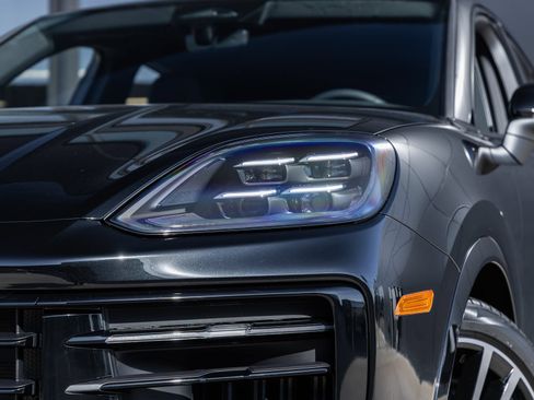 Certified 2026 Porsche Cayenne Coupe AWD/4WD image 16