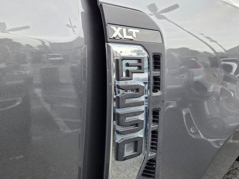 Used 2025 Ford F250 XLT AWD/4WD image 14