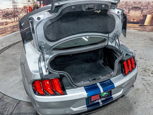 Used 2022 Ford Mustang Shelby GT500 w/ Carbon Fiber Track Pack image 21