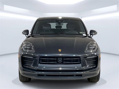 Used 2025 Porsche Macan image 10