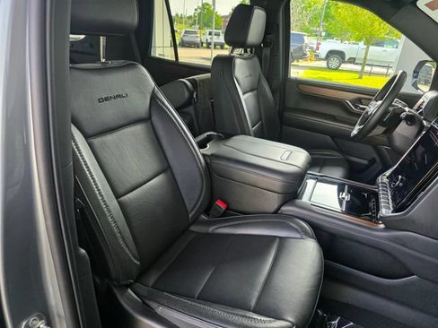 Used 2025 GMC Yukon Denali AWD/4WD image 11