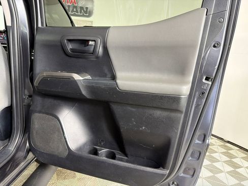 Used 2022 Toyota Tacoma SR5 w/ Technology Package image 16
