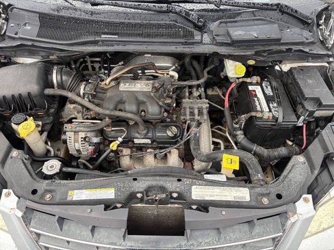 Used 2010 Chrysler Town & Country Touring FWD image 18