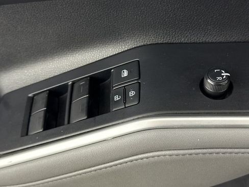 Used 2020 Toyota Highlander XLE AWD/4WD image 31