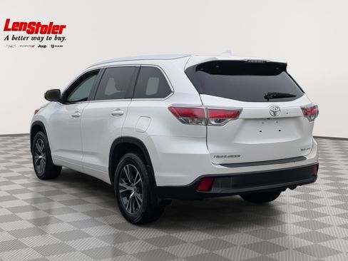 Used 2016 Toyota Highlander XLE image 3