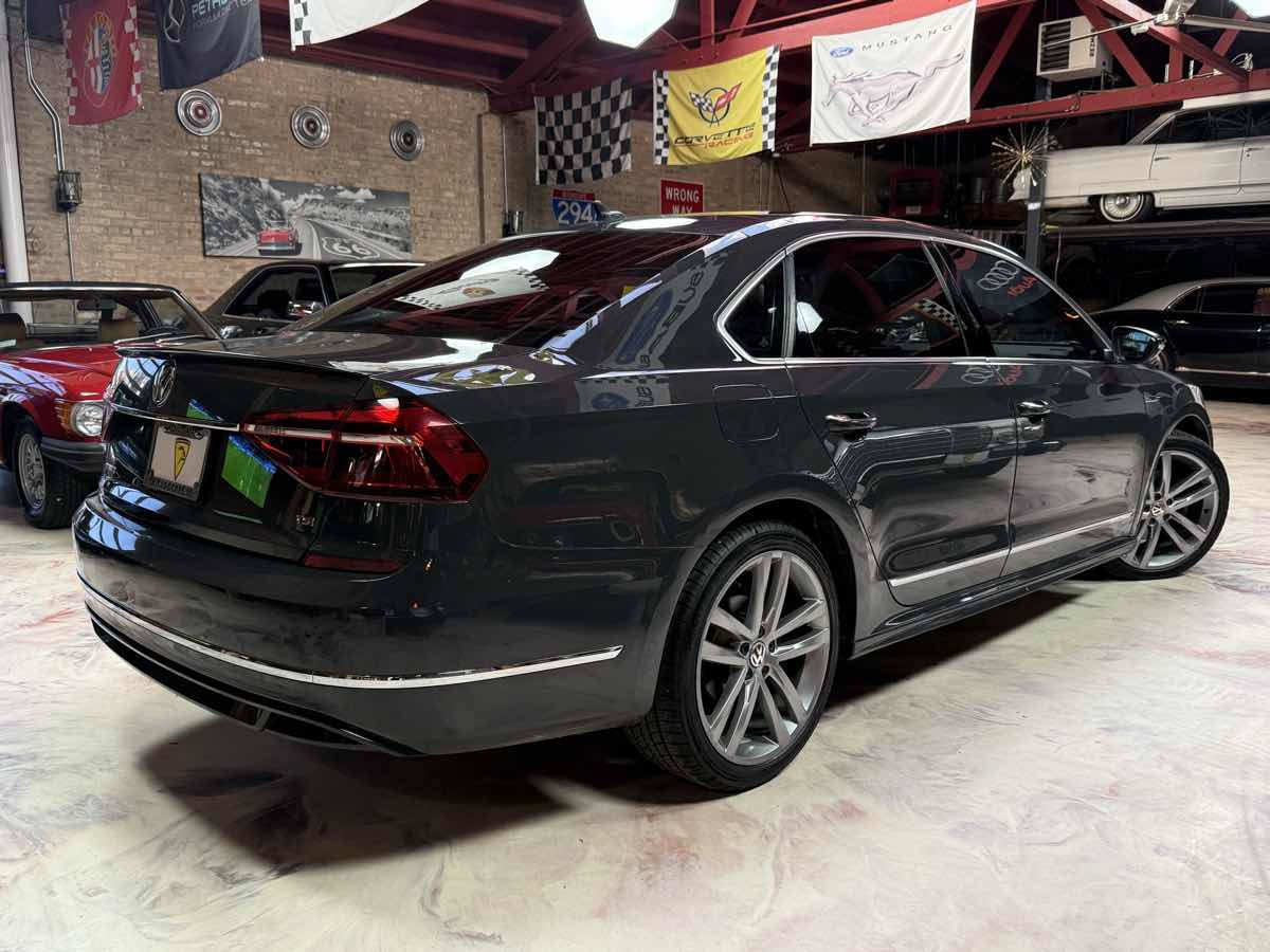 Used 2017 Volkswagen Passat 1.8T R-Line FWD image 4