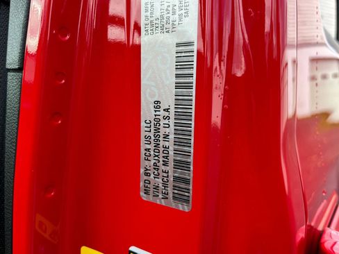 Used 2025 Jeep Wrangler Sport S image 28