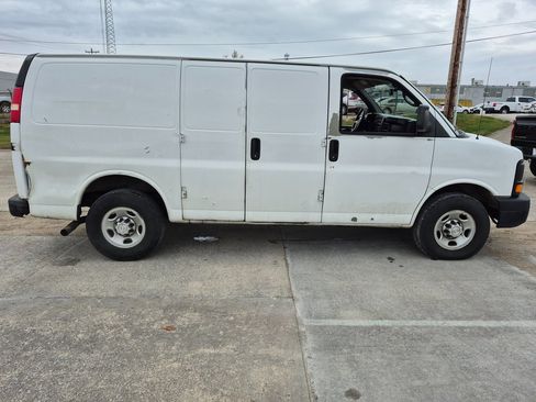 Used 2015 Chevrolet Express 2500 image 6