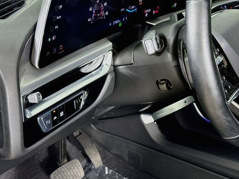 Used 2024 Cadillac Lyriq Luxury AWD/4WD image 12