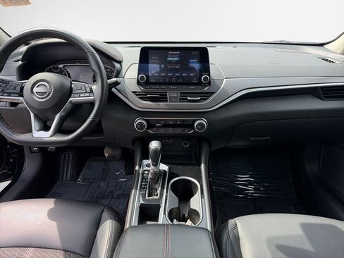 Used 2025 Nissan Altima 2.5 SR FWD image 16