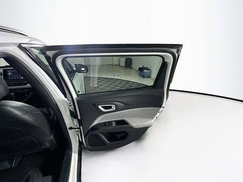 Used 2025 Jeep Compass Latitude image 27