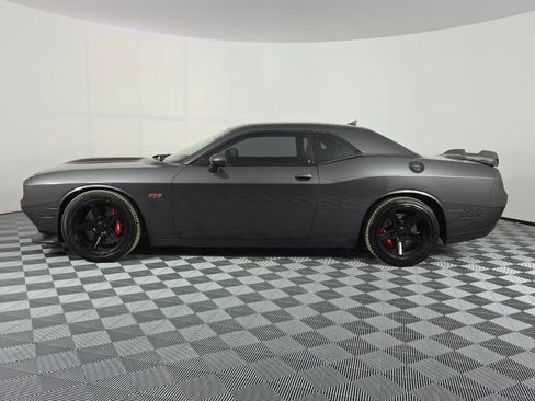 Used 2016 Dodge Challenger SRT w/ Technology Group RWD image 4