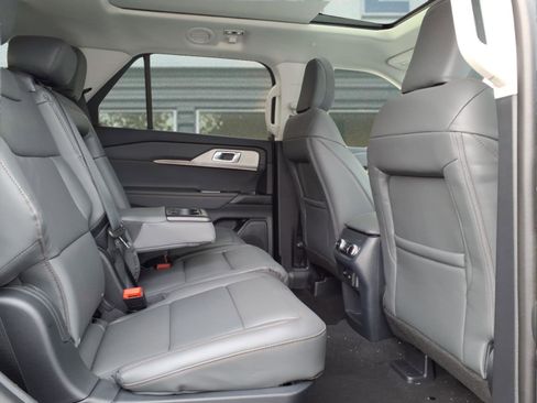 New 2026 Ford Explorer Active w/ Active Comfort Package AWD/4WD image 6