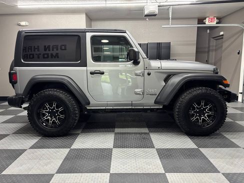 Used 2018 Jeep Wrangler Sport AWD/4WD image 6
