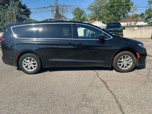 Used 2026 Chrysler Pacifica Select FWD image 4
