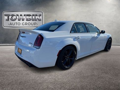 Used 2023 Chrysler 300 C image 4