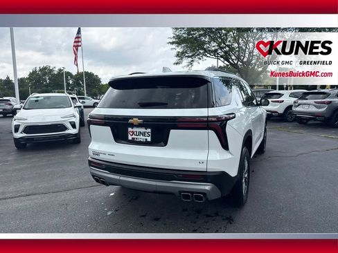 Used 2024 Chevrolet Traverse LT AWD/4WD image 9