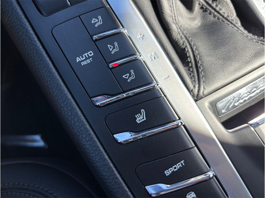 Used 2020 Porsche Macan AWD/4WD image 31