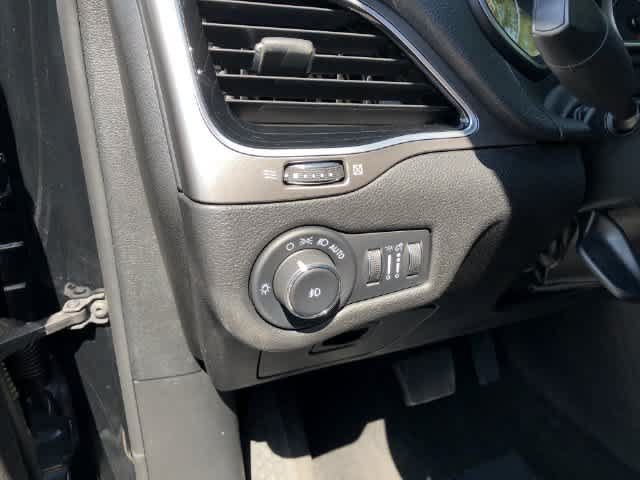Certified 2021 Jeep Cherokee Latitude Lux 80th Anniv w/ Quick Order Package 2YU 80th FWD image 5