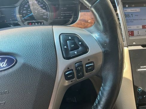 Used 2018 Ford Taurus Limited FWD image 19