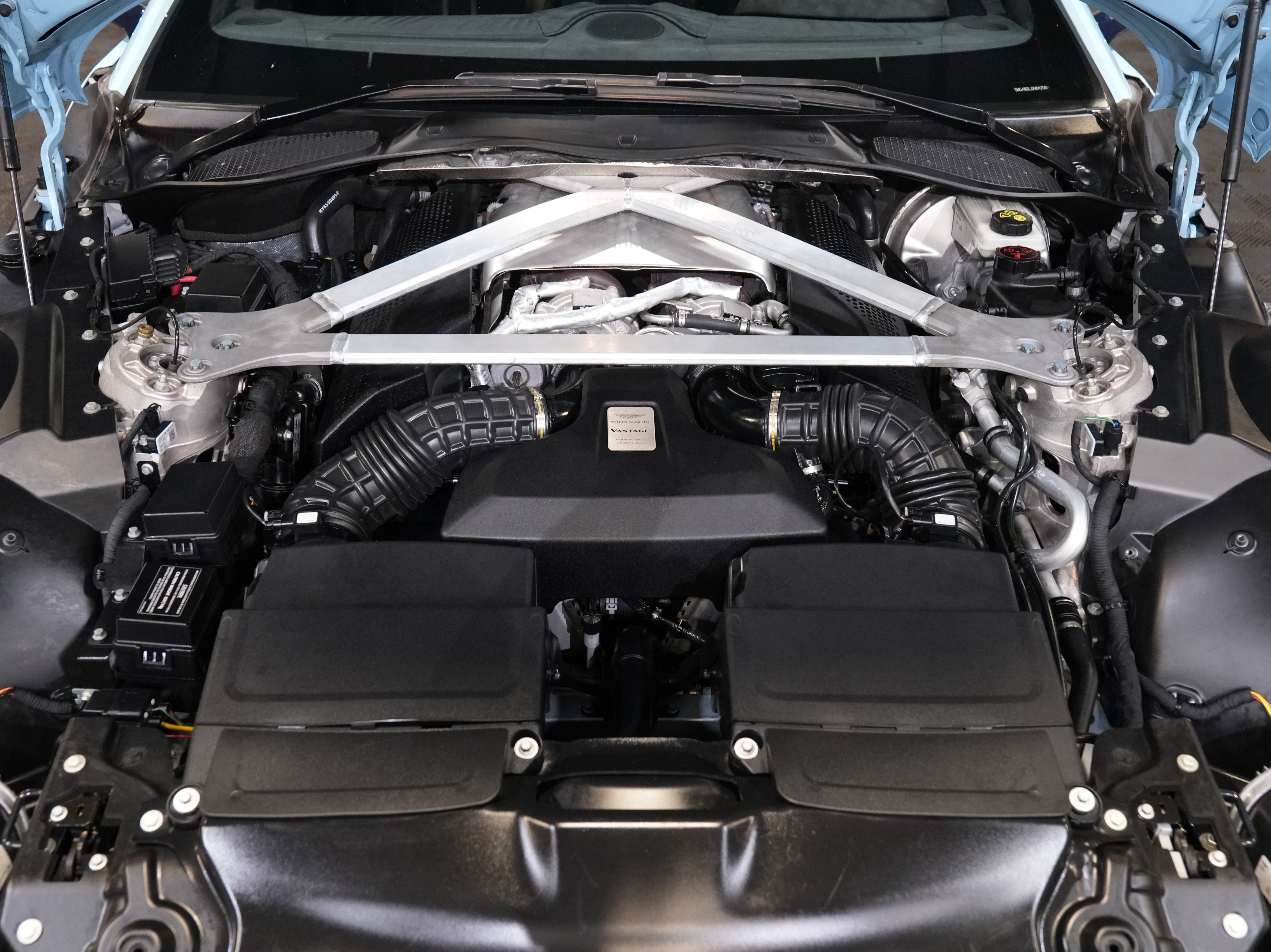 Used 2020 Aston Martin V8 Vantage Coupe RWD image 41