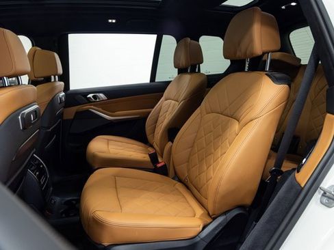 Used 2023 BMW X7 xDrive40i w/ M Sport Package image 23