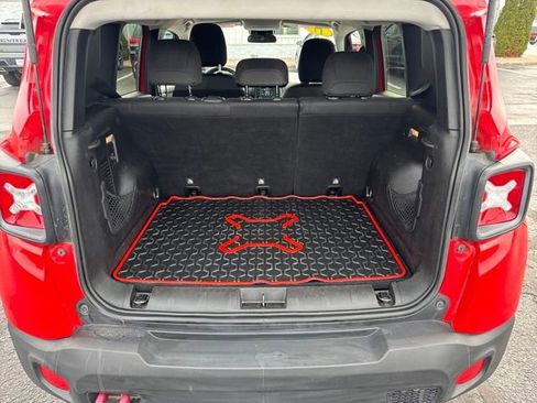 Used 2017 Jeep Renegade Trailhawk image 6