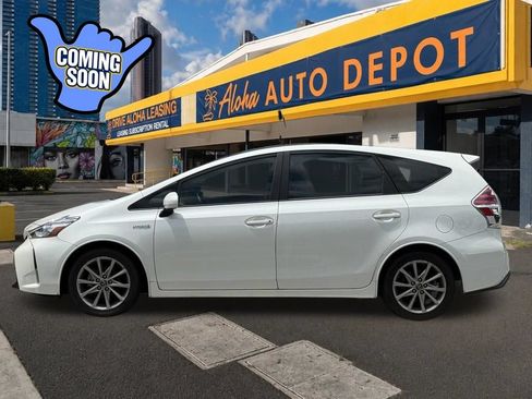 Used 2017 Toyota Prius V Five FWD image 2