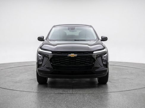 Used 2025 Chevrolet Trax LT w/ LT Convenience Package FWD image 2