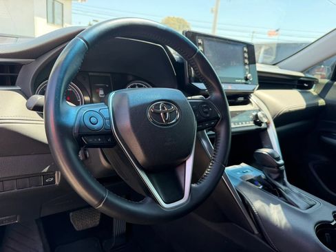 Used 2021 Toyota Venza LE AWD/4WD image 11
