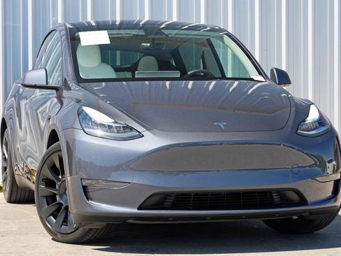 Used 2023 Tesla Model Y Long Range image 4