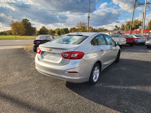 Used 2017 Chevrolet Cruze LT image 5