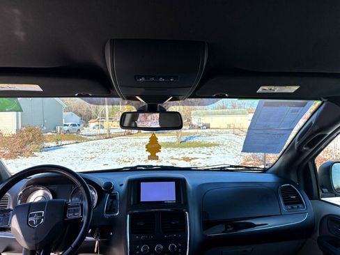 Used 2020 Dodge Grand Caravan SXT image 10