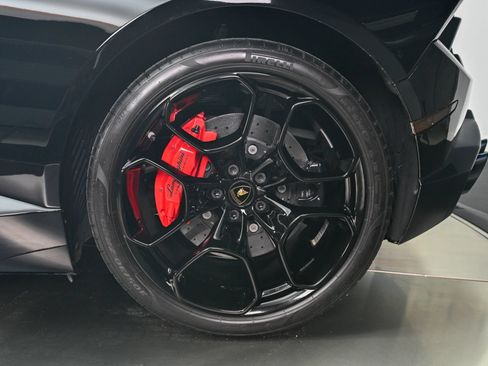Used 2016 Lamborghini Huracan LP 580-2 RWD image 4