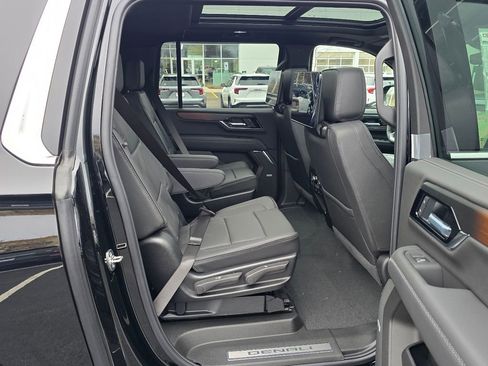 New 2026 GMC Yukon XL Denali w/ Denali Reserve Package AWD/4WD image 35