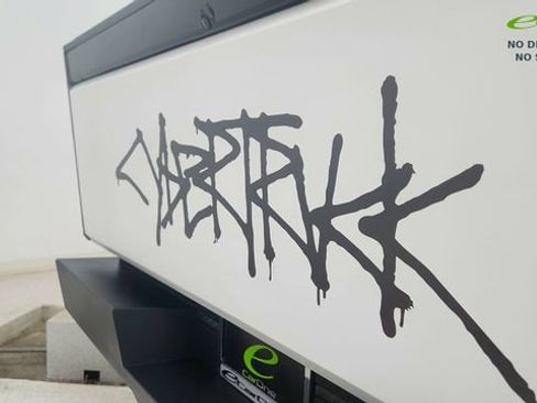 Used 2024 Tesla Cybertruck AWD Crew Cab image 13