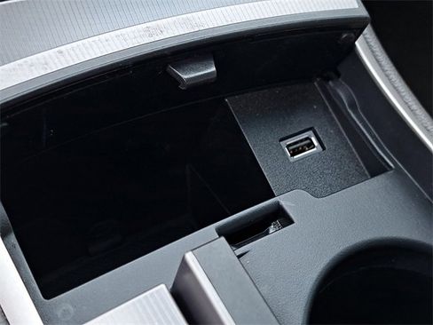 Used 2020 Lincoln MKZ w/ Convenience Package image 24