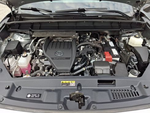 Used 2024 Toyota Highlander LE AWD/4WD image 30