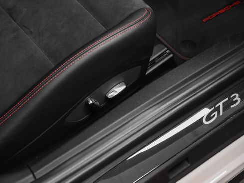 Certified 2018 Porsche 911 GT3 RWD image 27