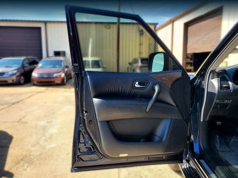Used 2017 INFINITI QX80 4WD w/ Driver Assistance Package image 25